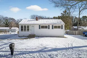 25 Oslo St, Groton, CT 06355 - Photo 1