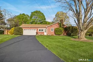 2 Finch Ct, Norwalk, CT 06854 - Photo 1