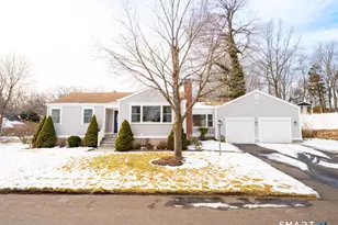 15 Ridgebrook Dr, Bridgeport, CT 06606 - Photo 1