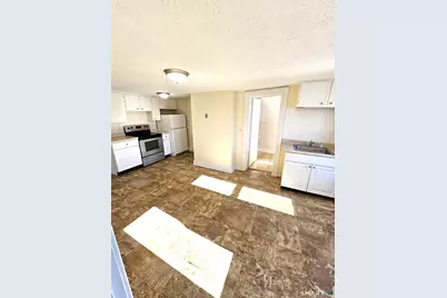 37 Bloomfield Avenue #4, Windsor, CT 06095 - Photo 1