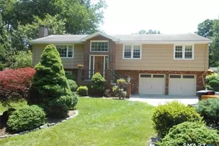 131 Old Elm Rd, Fairfield, CT 06825 - Photo 1