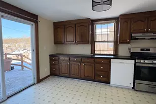 320 Chamberlain Rd, Middletown, CT 06457 - Photo 1