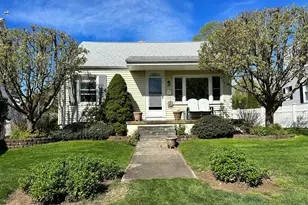 40 Parkway S, New London, CT 06320 - Photo 1