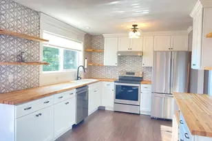 10 Fleetwood Dr, Danbury, CT 06810 - Photo 1