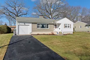 16 Phyllis Dr, Naugatuck, CT 06770 - Photo 1