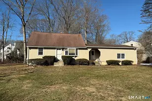 658 Winnepoge Dr, Fairfield, CT 06825 - Photo 1