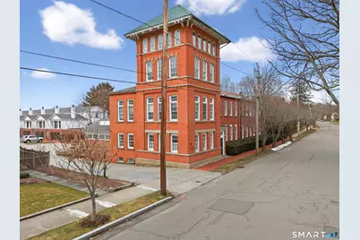 18 Fair Street #APT 5, Guilford, CT 06437 - Photo 1