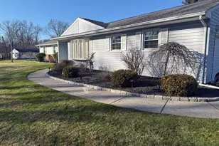 39 Ridgecrest Rd, Wallingford, CT 06492 - Photo 1
