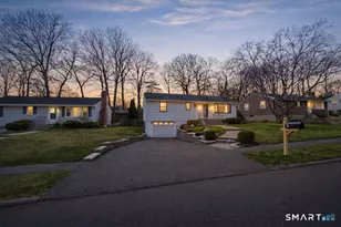 9 Cobblers Ln, Norwalk, CT 06851 - Photo 1