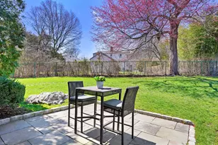368 Knapps Hwy, Fairfield, CT 06824 - Photo 1