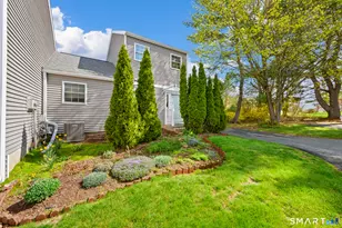 10 Linden Ct, Bloomfield, CT 06002 - Photo 1
