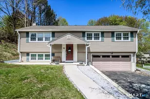 16 Chestnut Dr, Derby, CT 06418 - Photo 1