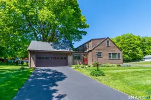 22 Elizabeth St, Trumbull, CT 06611 - Photo 1