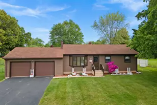 27 McIntosh Ave, Montville, CT 06382 - Photo 1