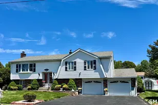15 Bridle Path Ln, West Haven, CT 06516 - Photo 1