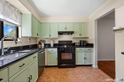 7 Sutton Place #7, Bloomfield, CT 06002 - Photo 3