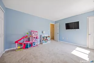 7 Sutton Pl, Bloomfield, CT 06002 - Photo 17