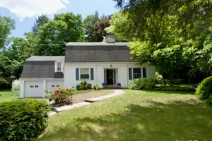 76 Hillsboro Dr, West Hartford, CT 06107 - Photo 1