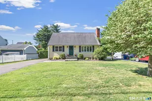 15 Evelyn St, Trumbull, CT 06611 - Photo 1