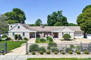 1085 Ocean Ave, New London, CT 06320 - Photo 1