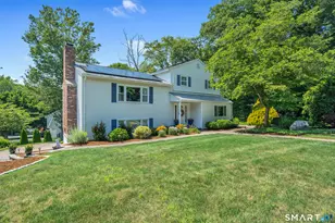 33 Wayne Dr, East Lyme, CT 06333 - Photo 1