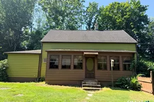 528 Norwich Rd, Plainfield, CT 06374 - Photo 1