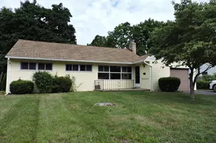 92 Vernon St, Manchester, CT 06042 - Photo 1