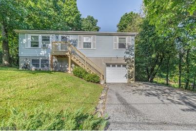 29 Lawrence Dr - Photo 1