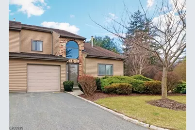 13 Castle Ridge Dr, East Hanover Township, NJ 07936 - Photo 1