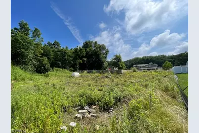 19 West Dr, Fairfield, NJ 07004 - Photo 1