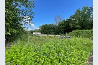 20 West Dr, Fairfield, NJ 07004 - Photo 1