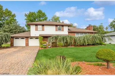 7 Knoll Rd, Fairfield, NJ 07004 - Photo 1