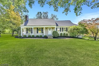 7 Oak Grove Rd, Raritan Township, NJ 08822 - Photo 1