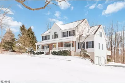 16 Thomas Farm Ln, Washington Township, NJ 07853 - Photo 1