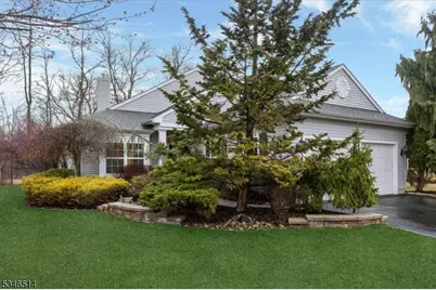 47 Daulton Dr, Franklin Township, NJ 08873 - Photo 1