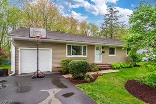 273 Chaucer Dr, Berkeley Heights Township, NJ 07922 - Photo 1