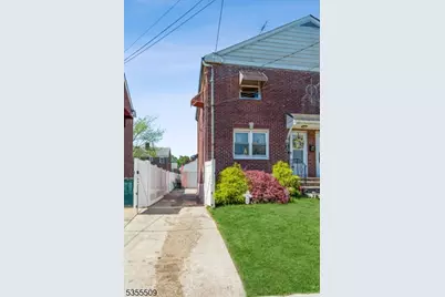 172 Lawrence St, New Brunswick, NJ 08901 - Photo 1