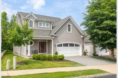 42 Bluffs Ct, Hamburg, NJ 07419 - Photo 1