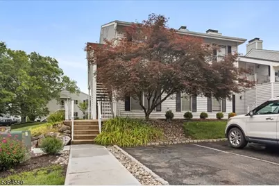 320 Sparrow Ct, Readington, NJ 08887 - Photo 1