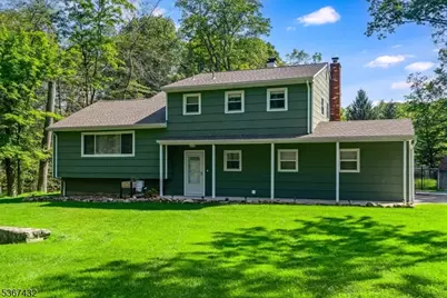 47 Fawnridge Dr, Washington Township, NJ 07853 - Photo 1