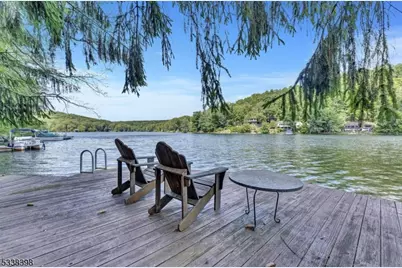 91 Wood Pl, Bloomingdale, NJ 07403 - Photo 1