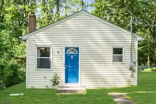 5 Iroquois Trail, Mount Olive, NJ 07828 - Photo 1