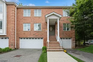 18 Skymark Ct, Upper Saddle River, NJ 07458 - Photo 1