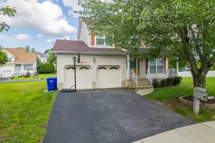 6 Amherst Ct, North Brunswick Township, NJ 08902 - Photo 1