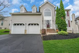 228 Natalie Dr, Phillipsburg, NJ 08865 - Photo 1