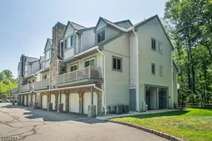 86 Woods Edge Dr, Roxbury Township, NJ 07876 - Photo 1