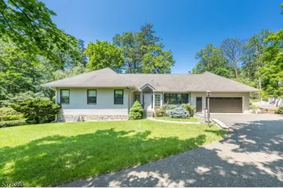 31 Evergreen Ln, Watchung, NJ 07069 - Photo 1