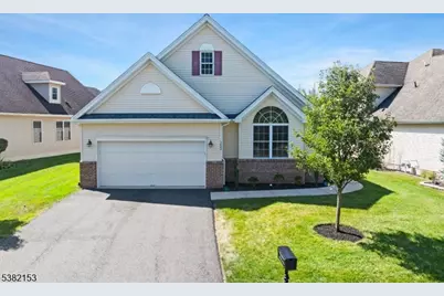 152 Canal Walk Blvd, Franklin Township, NJ 08873 - Photo 1