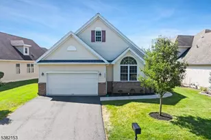 152 Canal Walk Blvd, Franklin Township, NJ 08873 - Photo 1