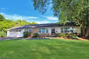 819 Lopatcong St, Belvidere, NJ 07823 - Photo 1